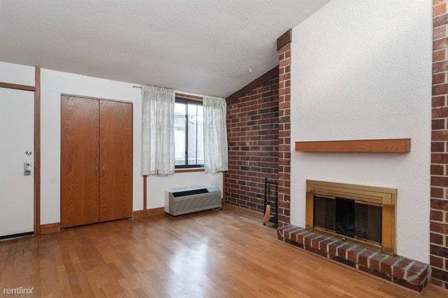 Building Photo - 1 br, 1 bath  - 2225 N Halsted St Apt 26