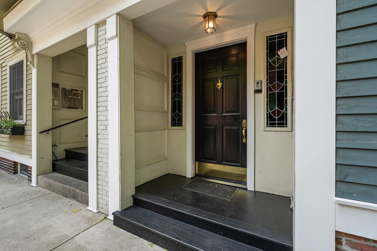 Primary Photo - 34 Washington St