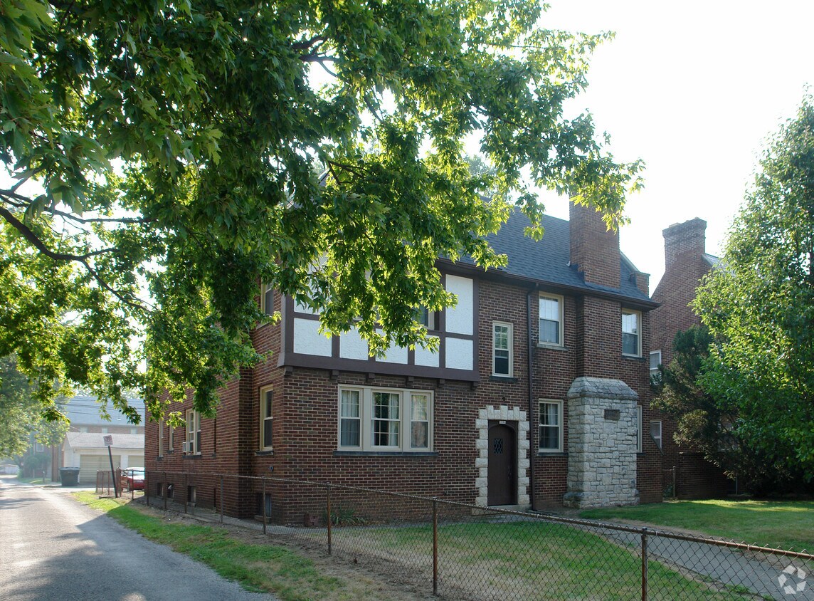 Primary Photo - 1664 Wyandotte Rd