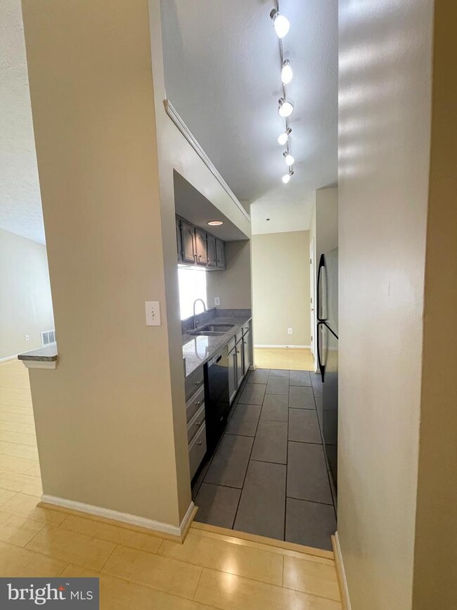 Building Photo - 615 Himes Ave