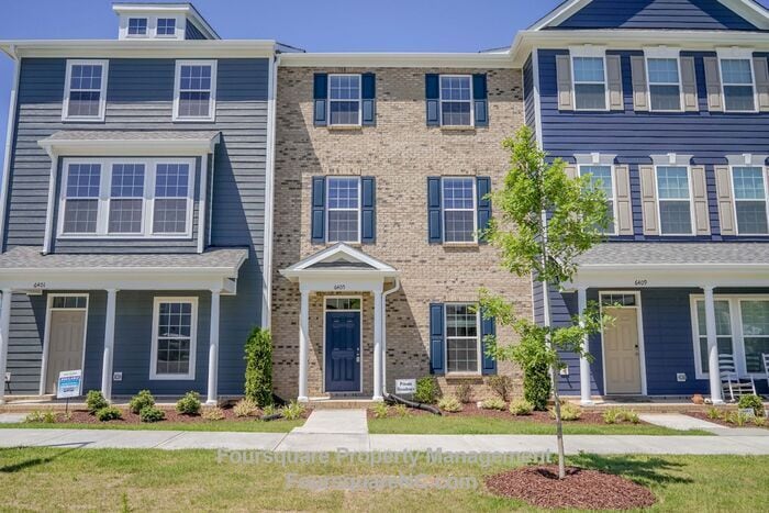 Foto principal - Townhome | First Floor Bonus Room | Single...