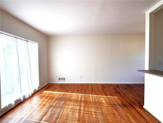 Foto del edificio - 5009 Crowe Dr SE