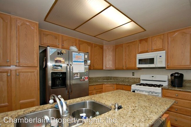 Building Photo - 383 N Melrose Dr