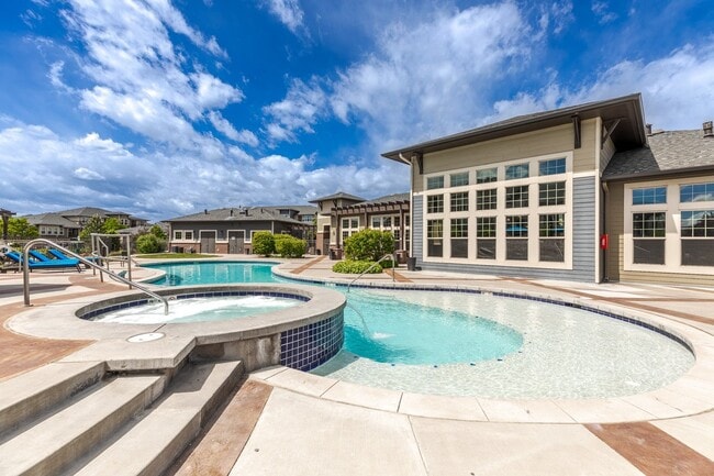 Resort-Style Swimming Pool & Spa - Outlook Littleton