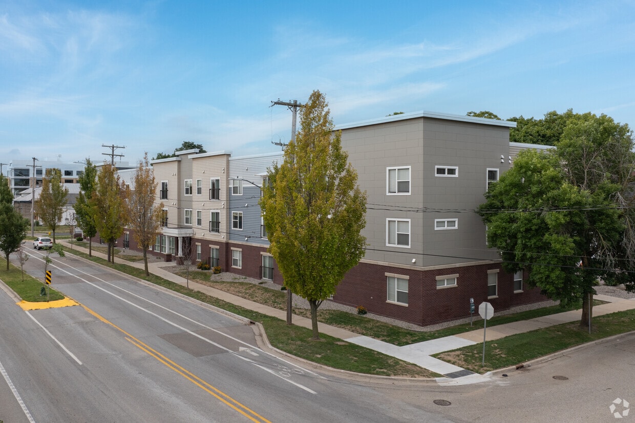 Building Photo - The Edge Flats on Seward