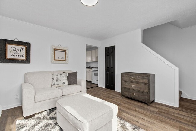 Building Photo - Charming 2-bedroom, 1-bathroom townhouse l...