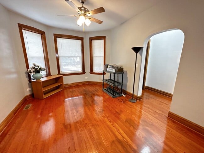 Foto del edificio - 2431 N Kostner Ave