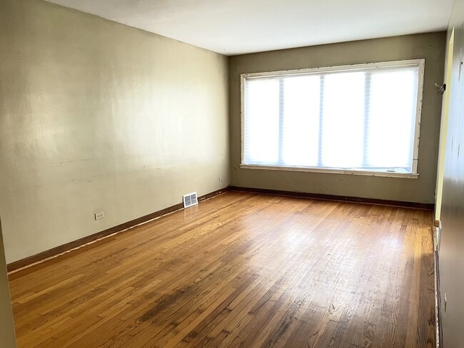 Building Photo - 3909 W 71st St