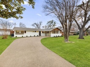 Building Photo - 3616 Woodleigh Dr