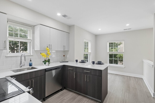 Building Photo - Exeter Village Apartments