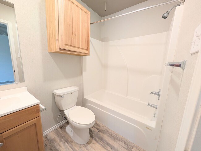 Foto del edificio - 3 bed 2 bath Move In Ready!