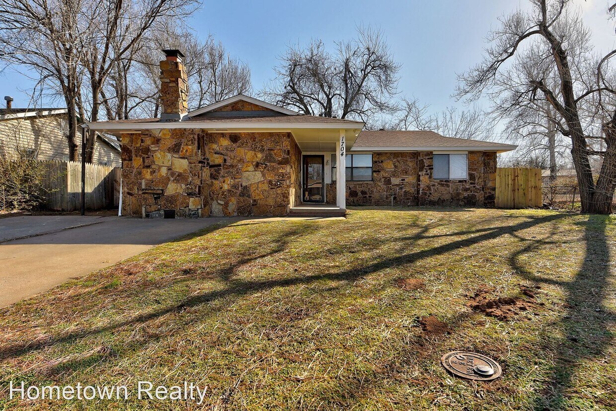 3 br, 1.5 bath House 1704 Melody Drive House Rental in Midwest City