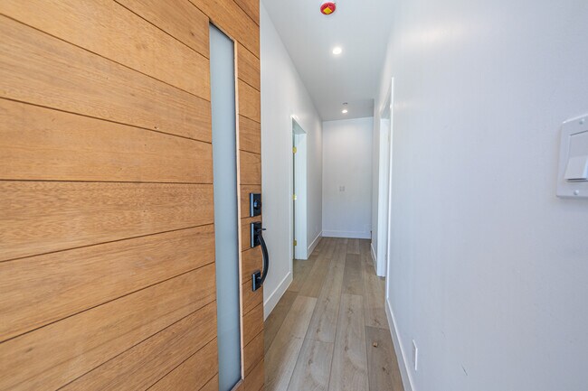 Foto del edificio - 242 N Dillon St