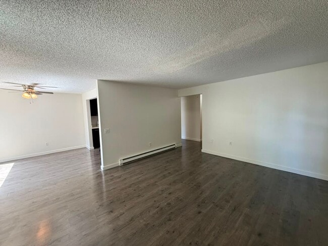 Building Photo - 3 Bed 2 Bath Condo & Pool Access!
