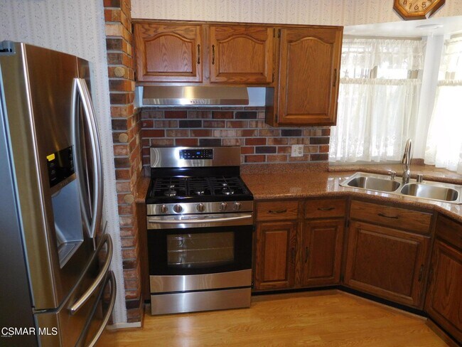 Foto del edificio - 1394 Sycamore Dr