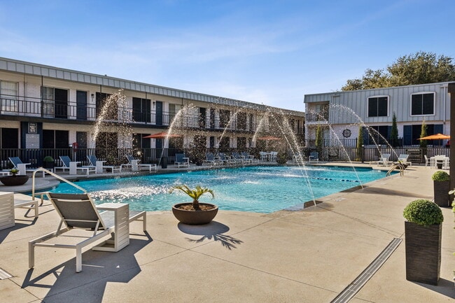 Building Photo - The Ashley at Bluffview Apartments