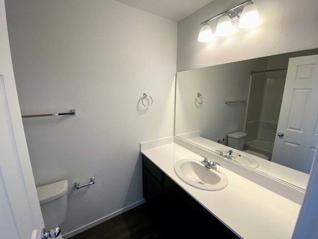 Building Photo - New House