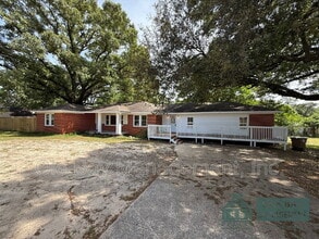 Building Photo - 5011 Highcrest Dr