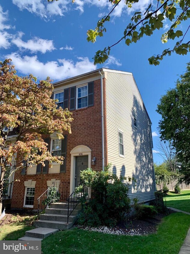Foto principal - 606 Ivy League Ln