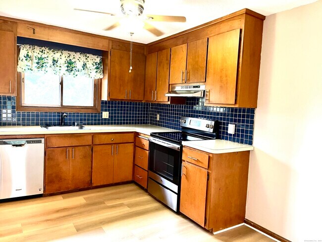 Foto del edificio - 1509 Summer Hill Dr