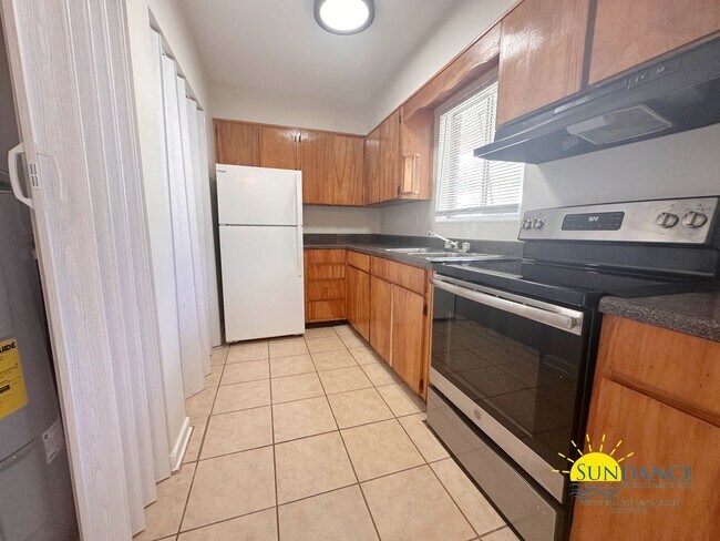 Building Photo - PRICE IMPROVEMENT - Beautiful 2 Bedroom Ho...
