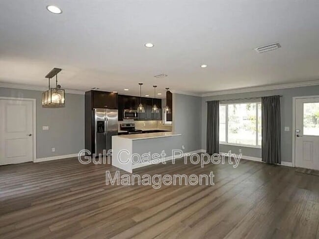 Building Photo - 2440 Parson Ln