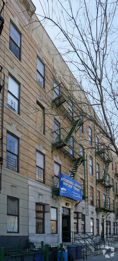 Primary Photo - 868 Macon St