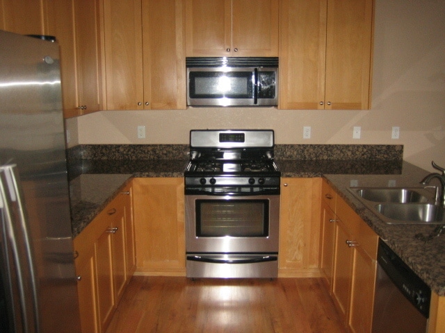 Building Photo - CARMELCREST895