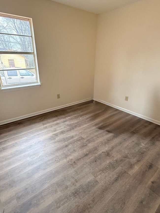 Foto del edificio - 4 bedroom 2 bath HOUSE!