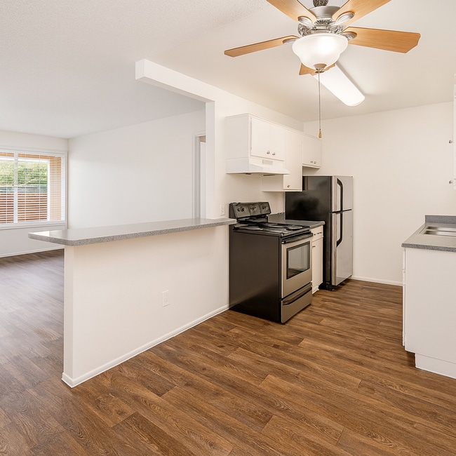 Interior Photo - College Town Tucson