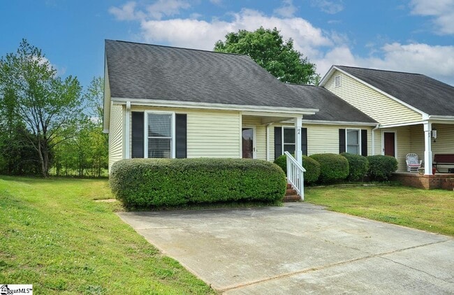Building Photo - 10 Camino Ln