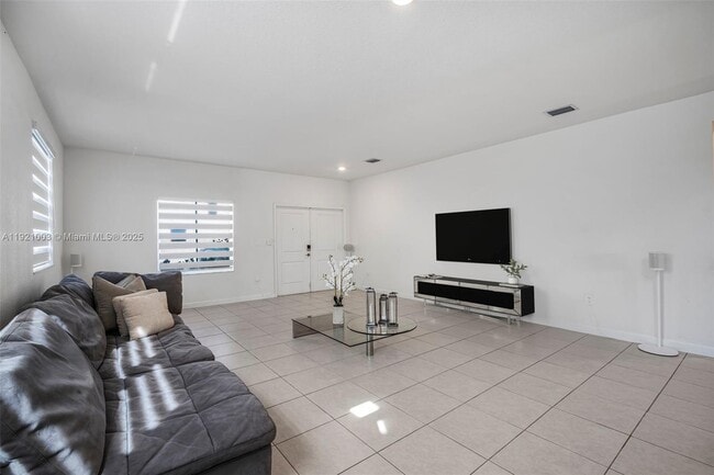 Foto del edificio - 21189 SW 127th Ct