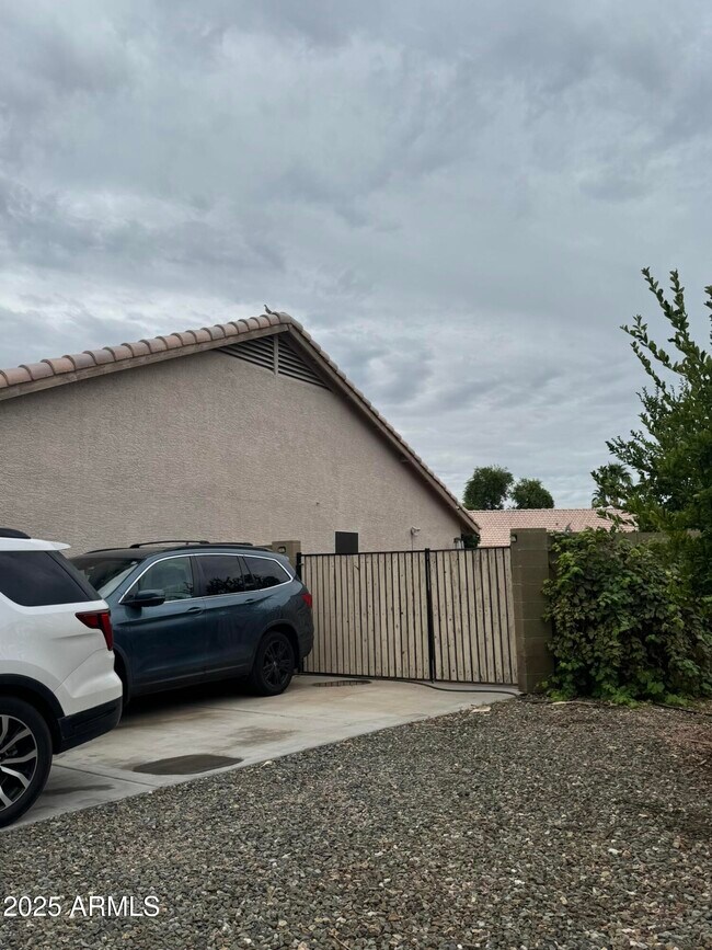 Building Photo - 820 N Owl Dr