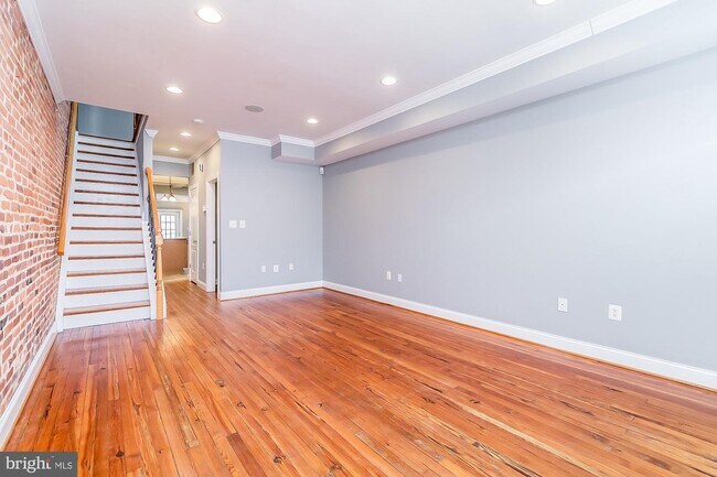 Building Photo - 26 S East Ave