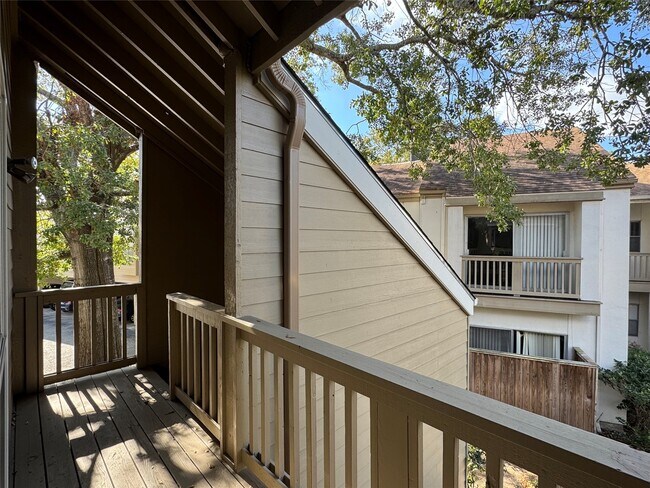 Foto del edificio - 2100 Tanglewilde St