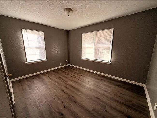 Foto del edificio - 2332 N Poplar St