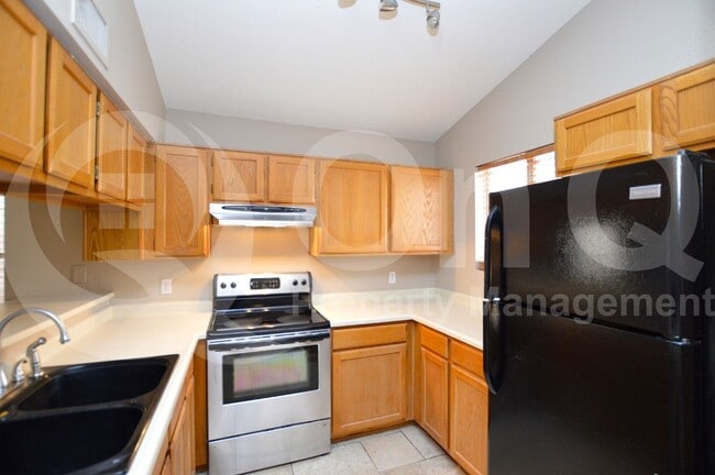 Building Photo - 169 S Criss St