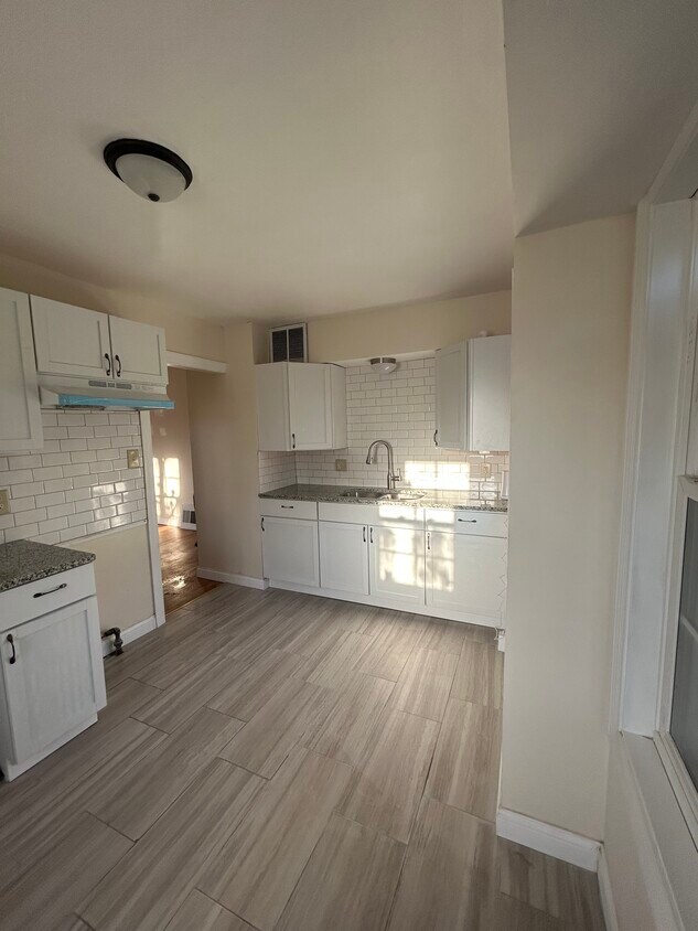 Kitchen - 4601 E 10th Ave
