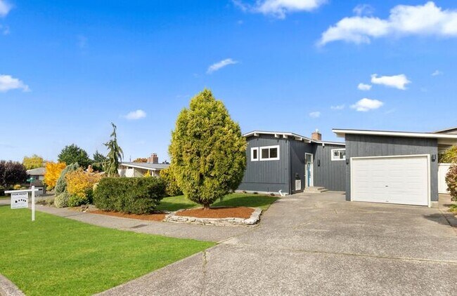 Building Photo - Immaculate AIR CONDITIONED Pacific Northwe...