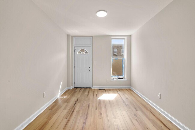 Foto del edificio - 428 N Patterson Park Ave