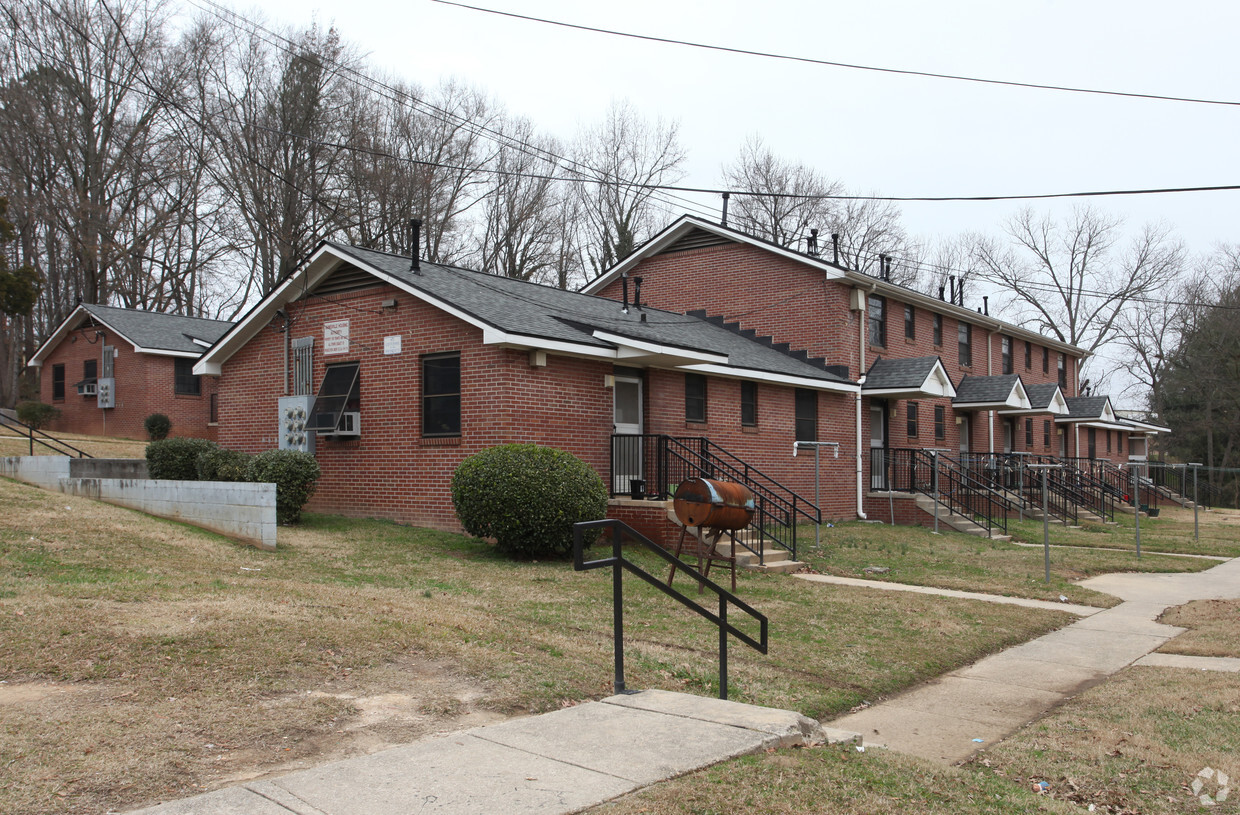 Building Photo - 835 Summitt St