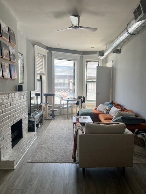 2852-2 Sala de estar - 2850 N. Clark Street Apartments