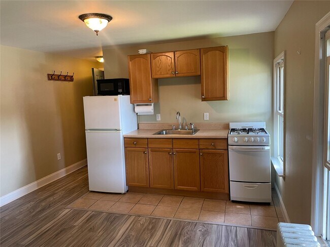 Building Photo - 2618 Oceanside Rd