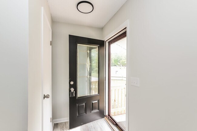 Foto del edificio - 5401 Bayberry Ln