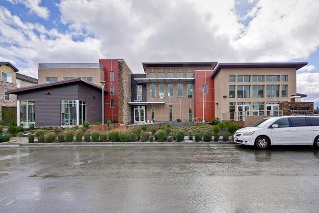 Building Photo - 6090 Charlotte Dr