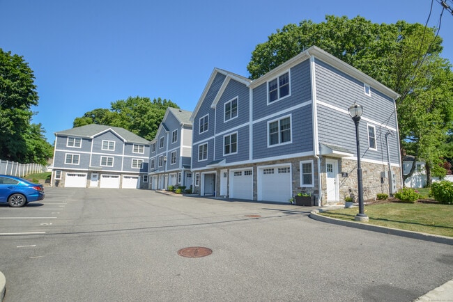 Building Photo - 341 Meadowside Rd