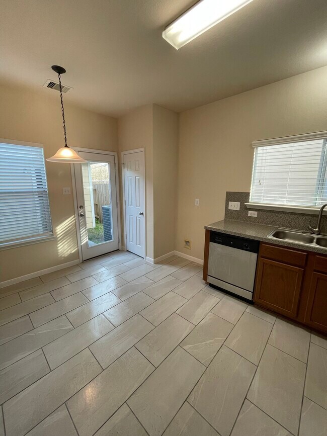 Building Photo - 1755 Nichole Woods Dr
