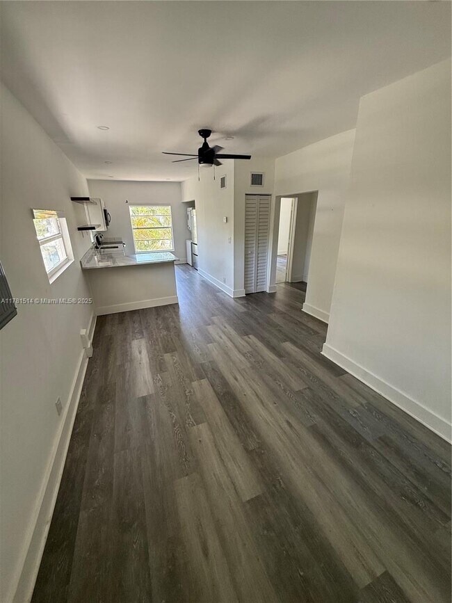 Foto del edificio - 708 SE 6th Ct