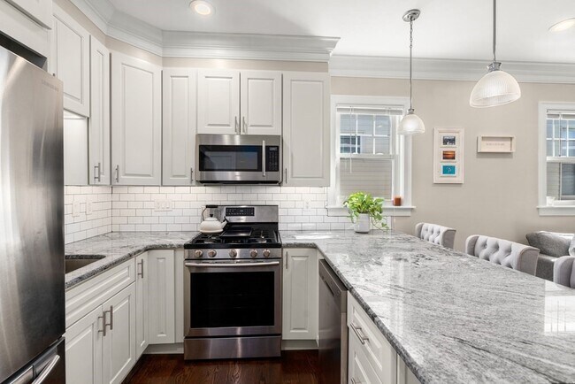 Foto del edificio - 1048 Saratoga St