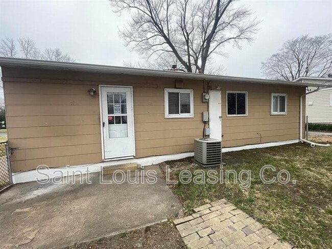 Building Photo - 915 Mullanphy Ln